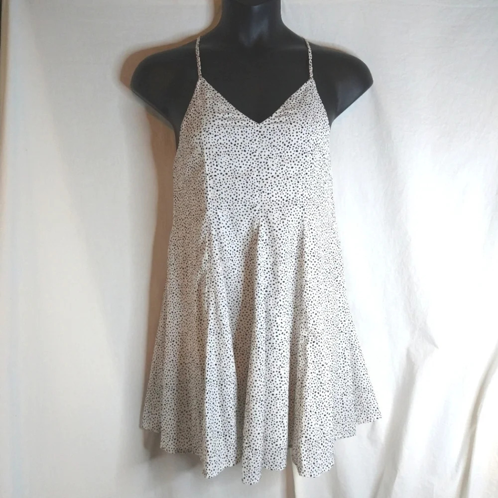 Comfortable Dotted Sun Dress NWT ๐ - Picture 2 of 14